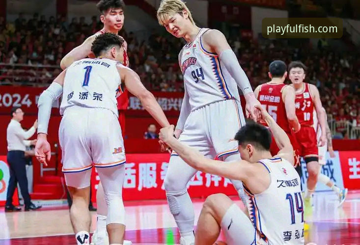 乐鱼体育怎么下载 上海男篮12连胜背后的战术密码:一场在乐鱼体育平台上的技术复盘